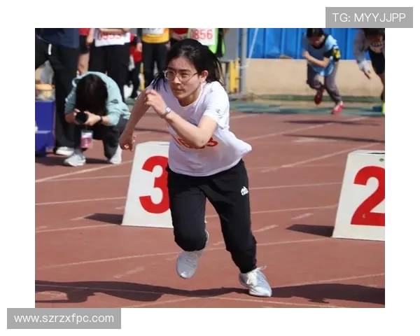 广州足球队在足球团队协作排行榜中荣获第七名展现出强大团队精神与默契配合 广州足球队在足球团队协作排行榜中荣获第七名展现出强大团队精神与默契配合